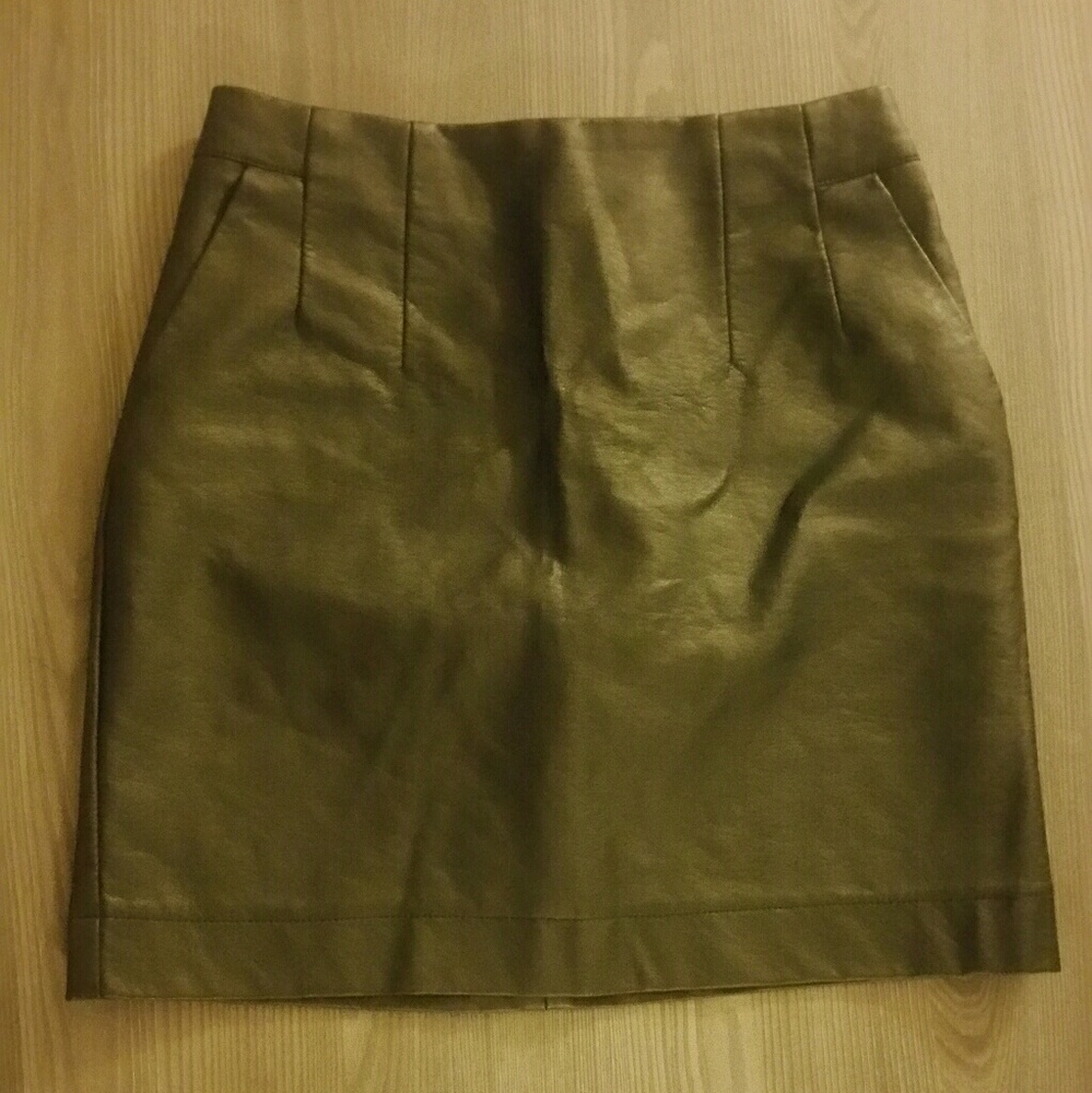 Black pleather mini skirt